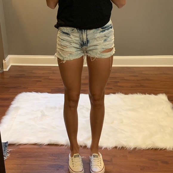 Ripped Jean shorts - Picture 2 of 3